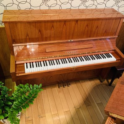 PIANO YAMAHA W104