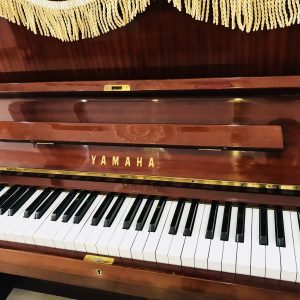piano yamaha U1E